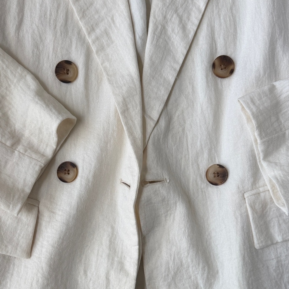 Women’s Double-Breasted Cream Lightweight Blazer - Picture 3 of 12
